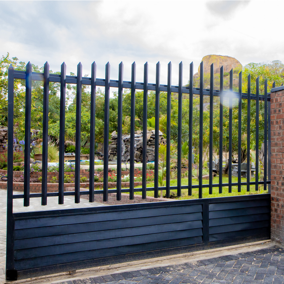 Gates, palisade fencing
